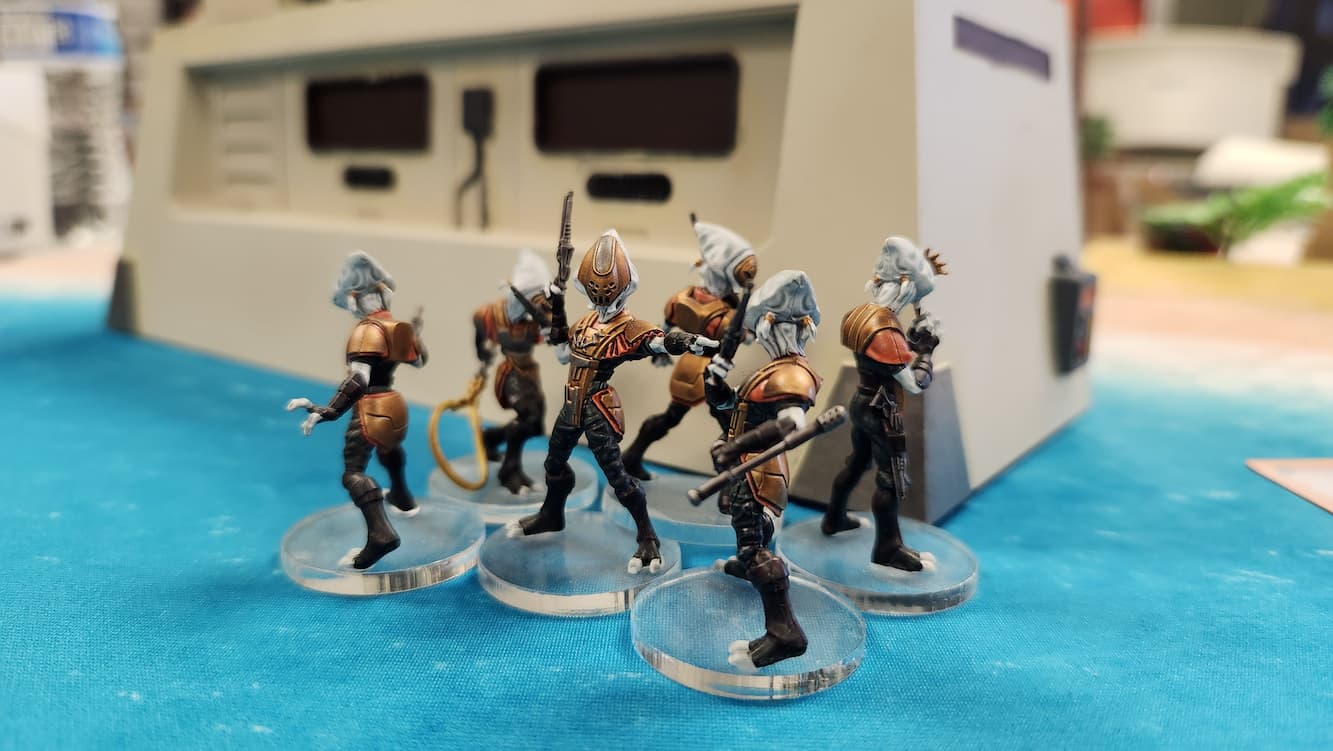 Pykes cover behind building